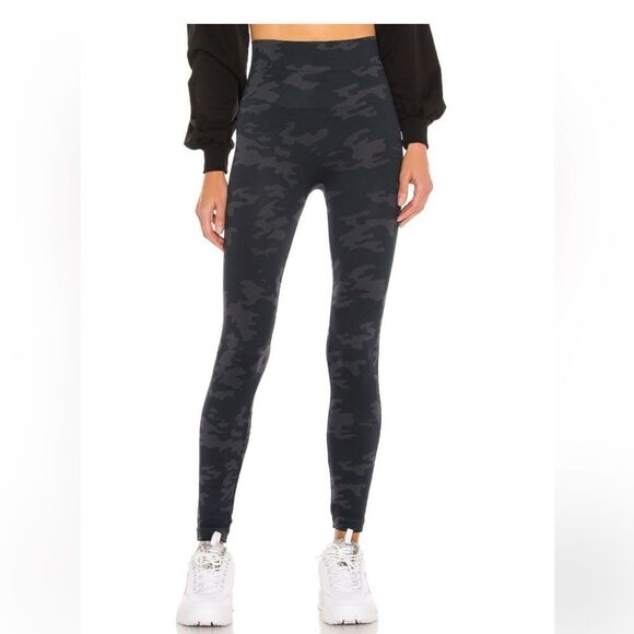 SPANX Look at Me Now Seamless Camo Leggings - Picture 1 of 7